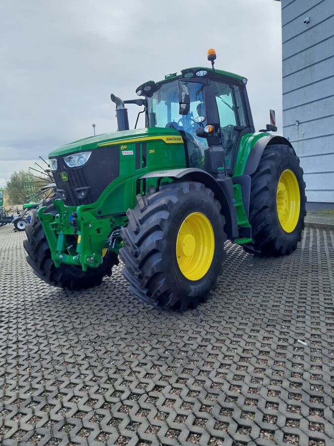 John Deere 6M 250 1