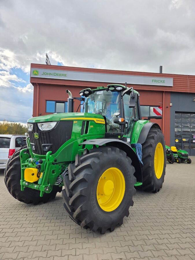 John Deere 6M 220 1