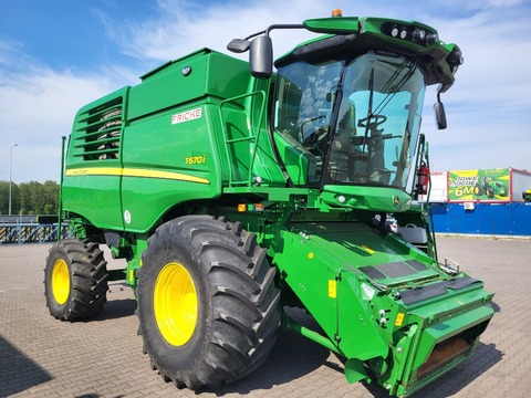 John Deere T670
