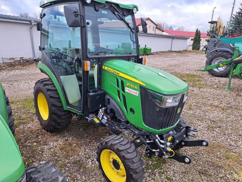 John Deere 2032R 1