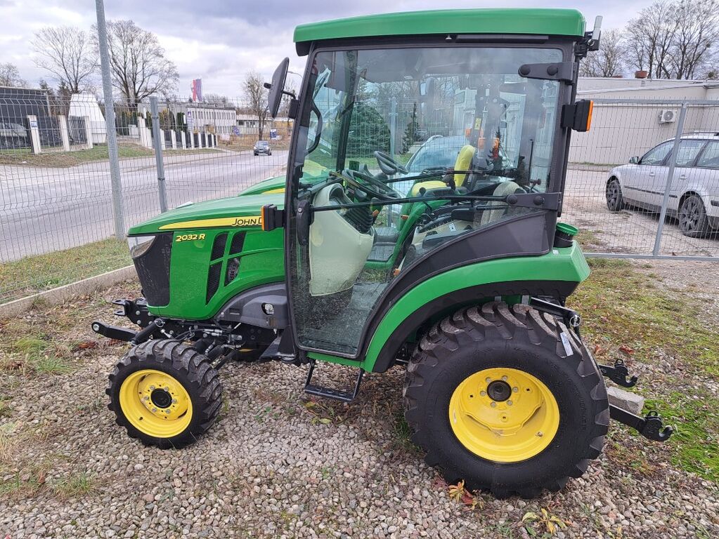 John Deere 2032R 2