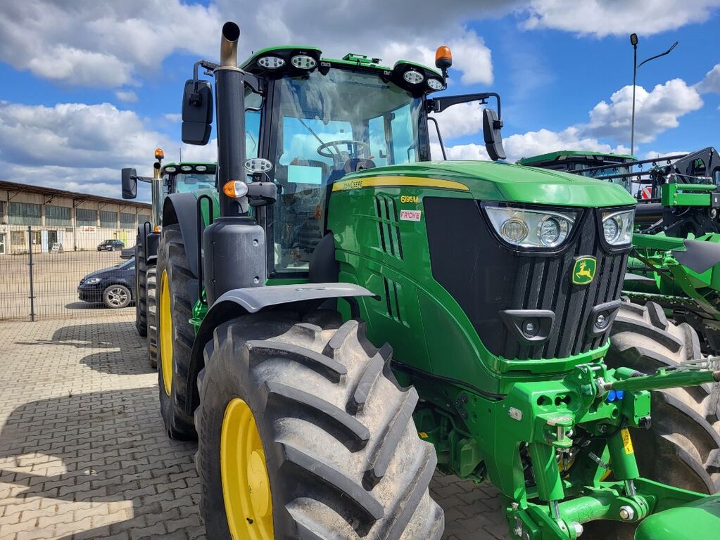John Deere 6195M 1
