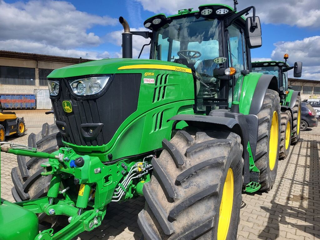 John Deere 6195M 2