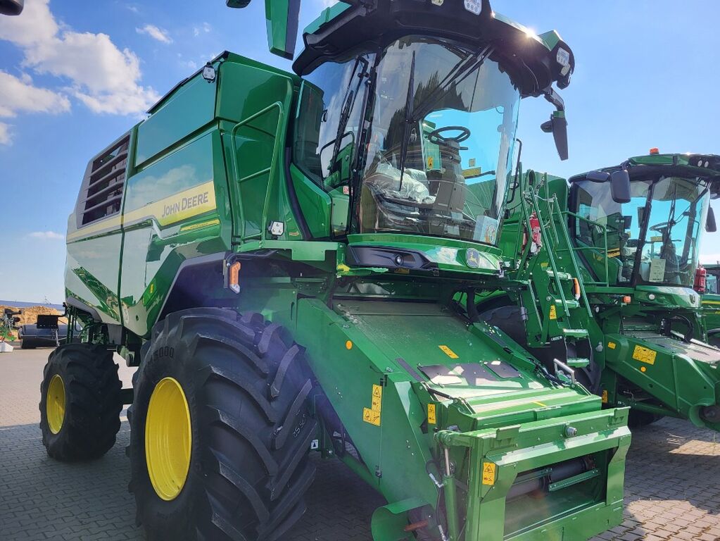 John Deere T5 700 1