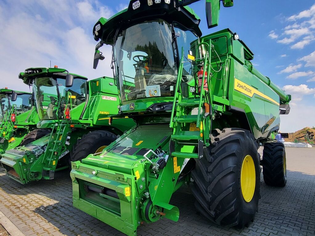John Deere T5 700 2