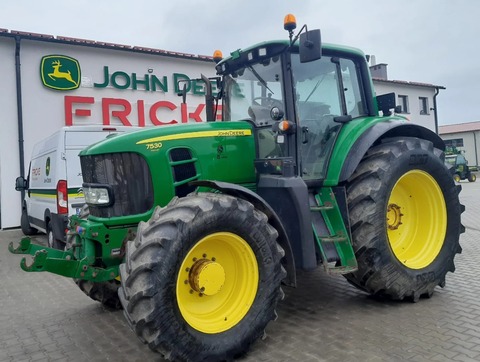 John Deere 7530