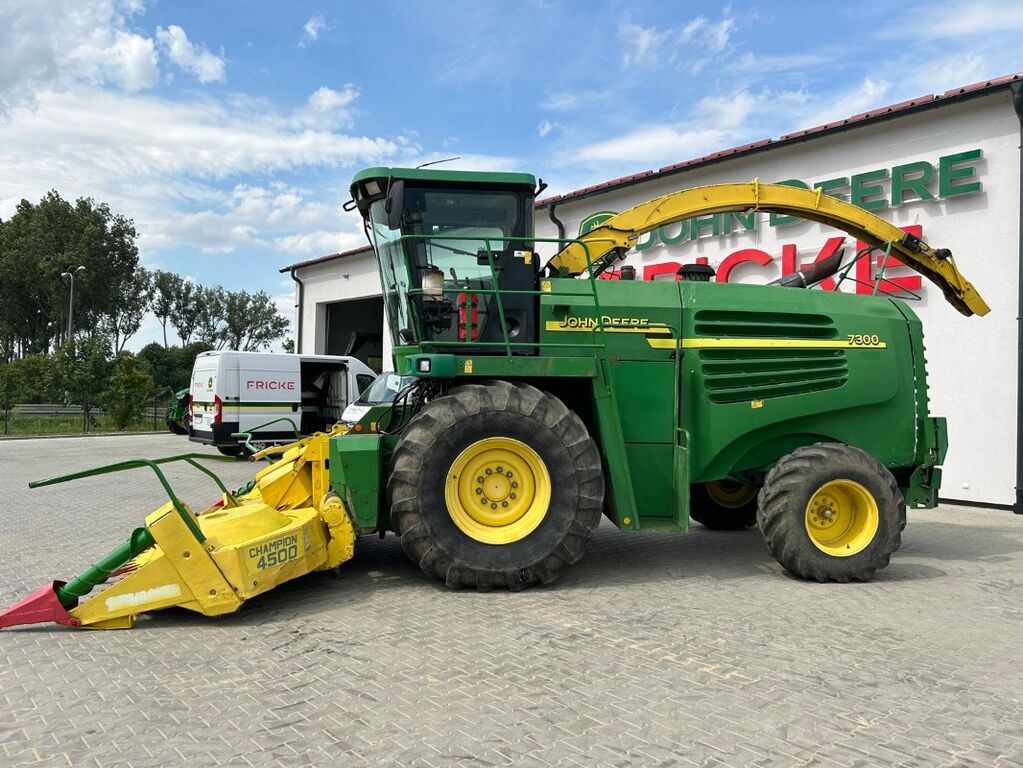 John Deere 7300 3