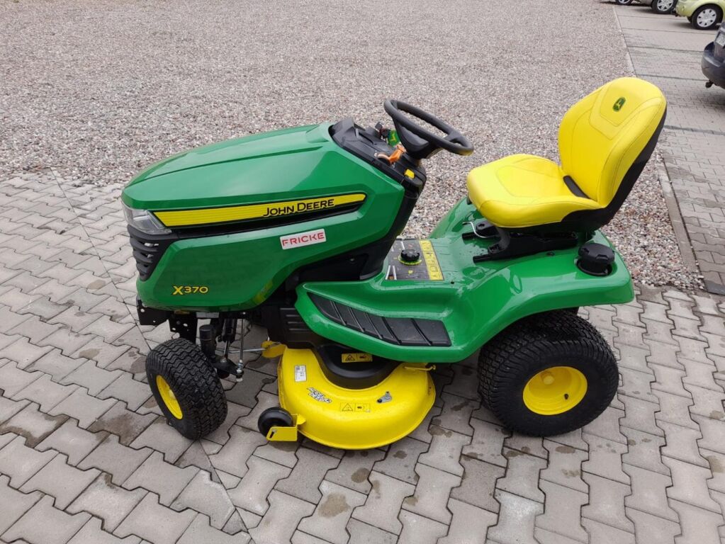 John Deere X370 2