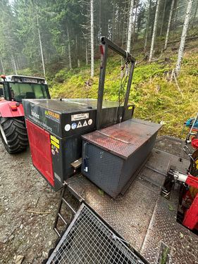 Koller K300 auf Hänger mit Greifkran + SKA1-Z