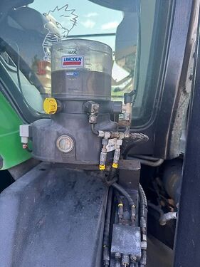 John Deere 8310R 3