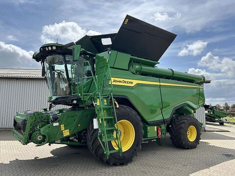 John Deere X9-1000