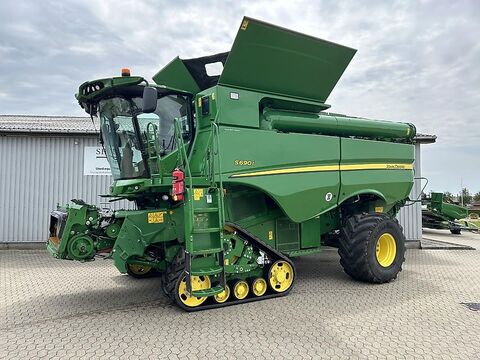 John Deere S690I