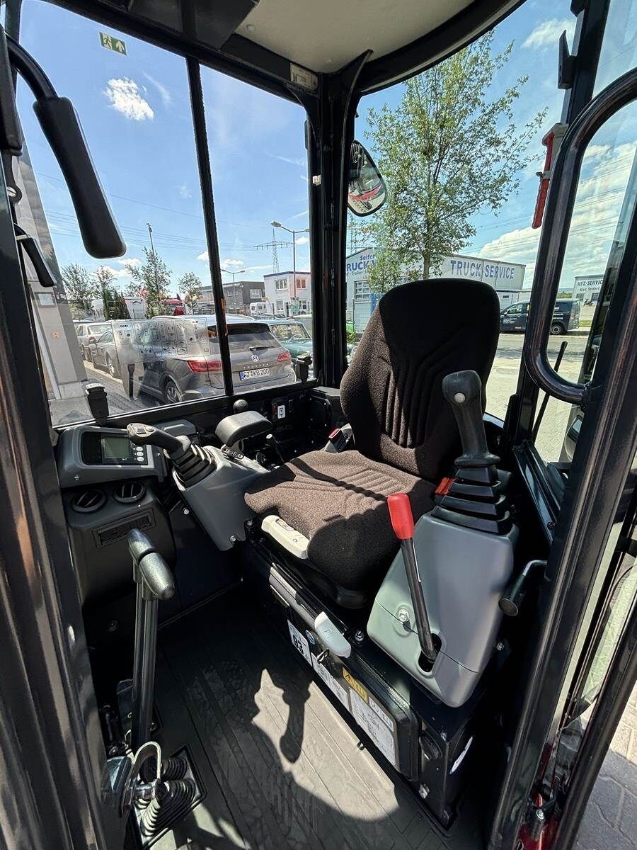 Yanmar ViO26-6 1