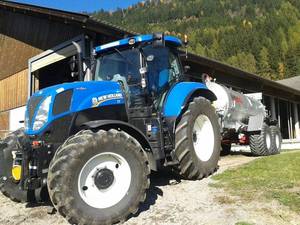 New holland T7