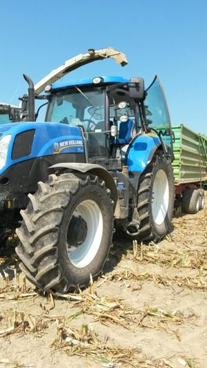 New Holland T210