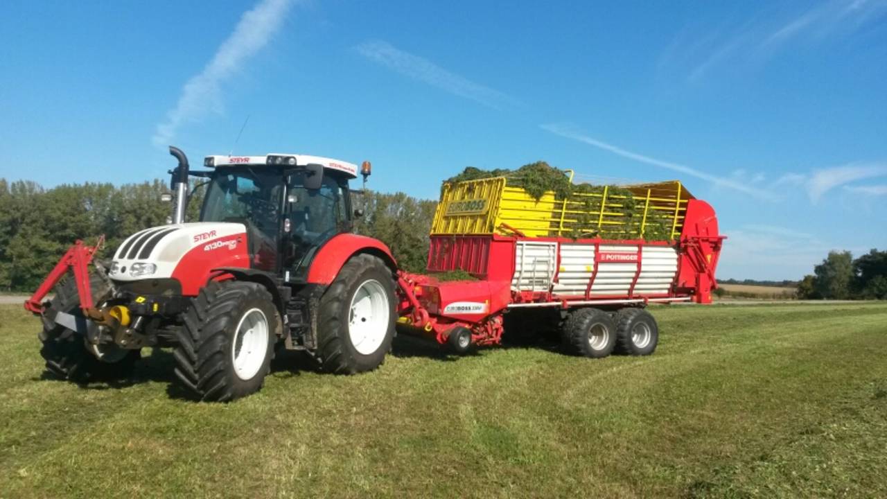 Steyr 4130 Profi mit Pöttinger Euroboss - Erntezeit ist ...