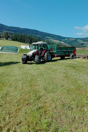 Steyr 975 mit Farmtech Minifex 550
