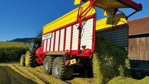 Mais fahren mit einem Pöttinger Europrofi Combiline 5010L un