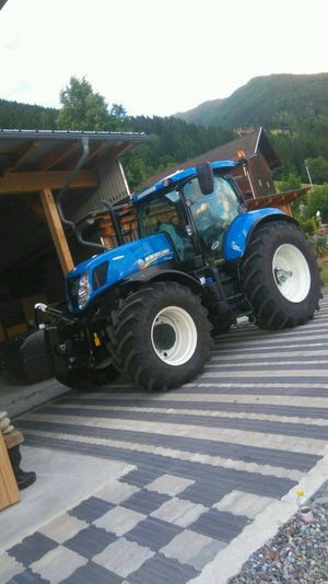 New Holland T7 235