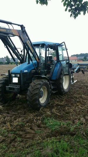 New Holland TS90 mit Frost grubber 