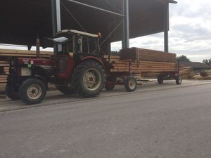 IH633 beim Bauholzfahren