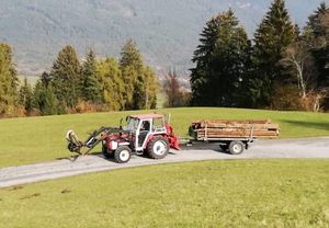 Holztransport mit Lindner 1450A und Eigenbau Holzzange