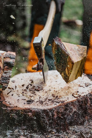 Holz hacken mit der Ochsenkopf Forstaxt