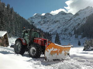 Schneeräumung auf der Alpe Valisera