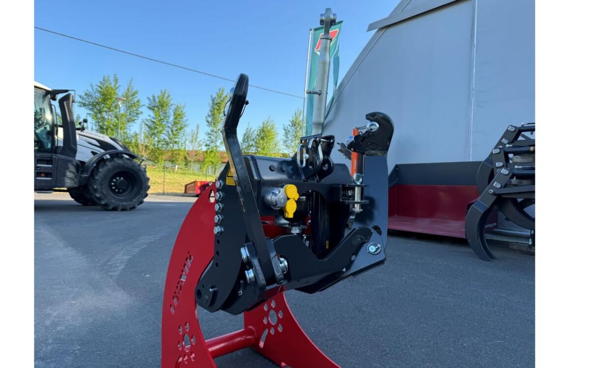 Lesnik Fronthydraulik SHL S25 mit 2,5 t Hubkraft 2