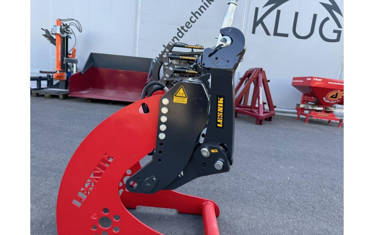 Lesnik Fronthydraulik SHL S25 mit 2,5 t Hubkraft 3