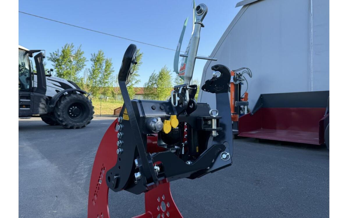 Lesnik Fronthydraulik SHL S17 mit 1,7 t Hubkraft 3