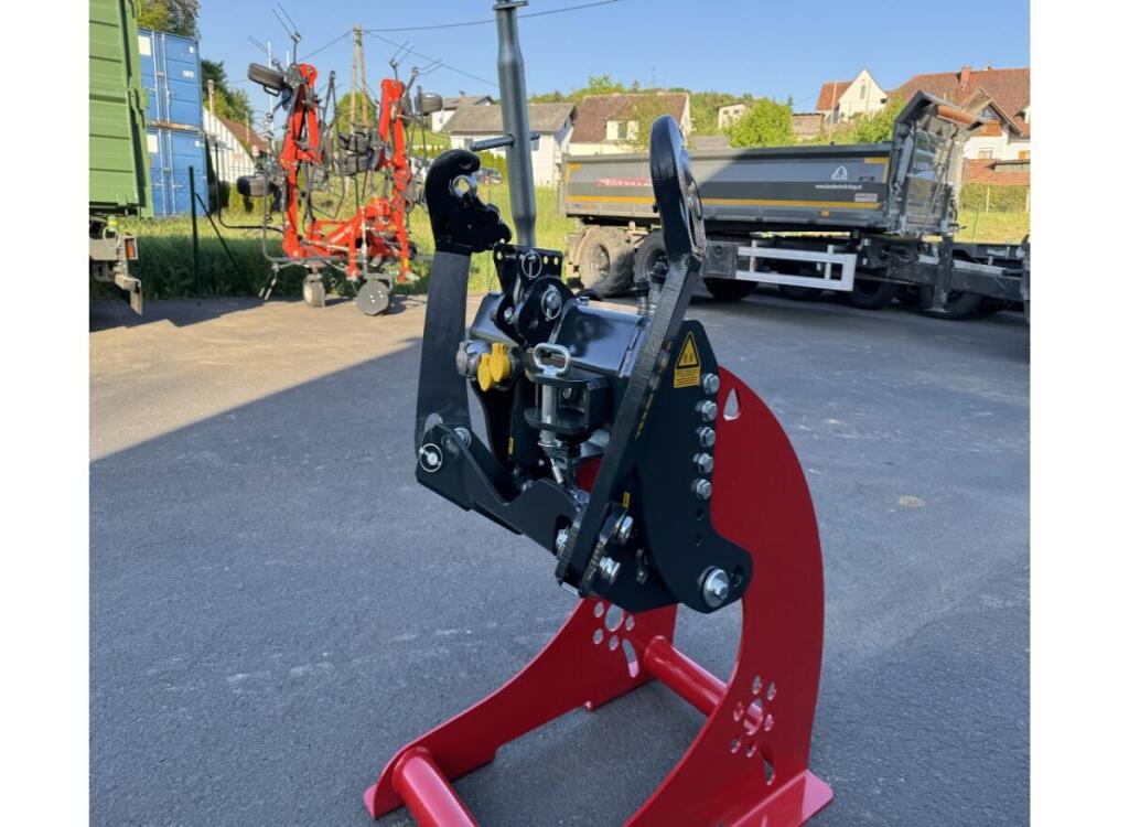 Lesnik Fronthydraulik SHL S17 mit 1,7 t Hubkraft 1