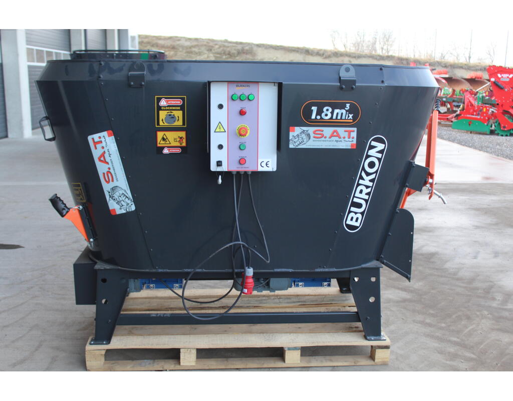 Burkon 1,8 m³ Elektro Doppelschneckenmischer (stationär) 2