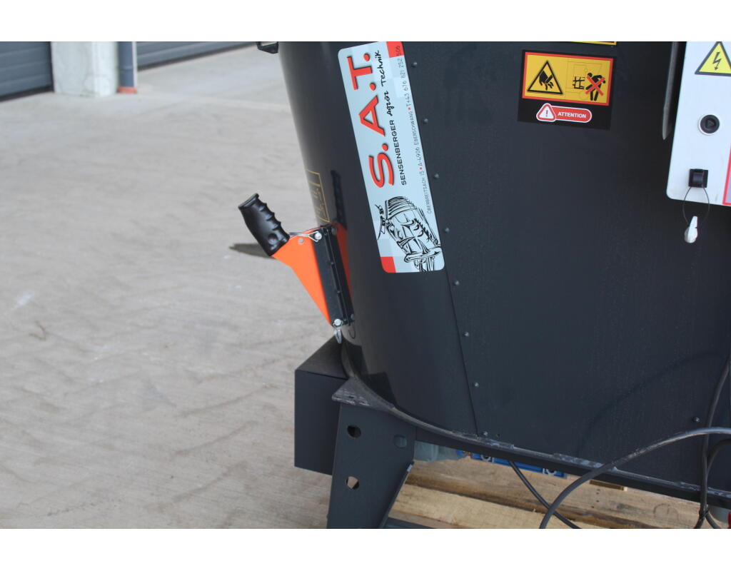 Burkon 1,8 m³ Elektro Doppelschneckenmischer (stationär) 3