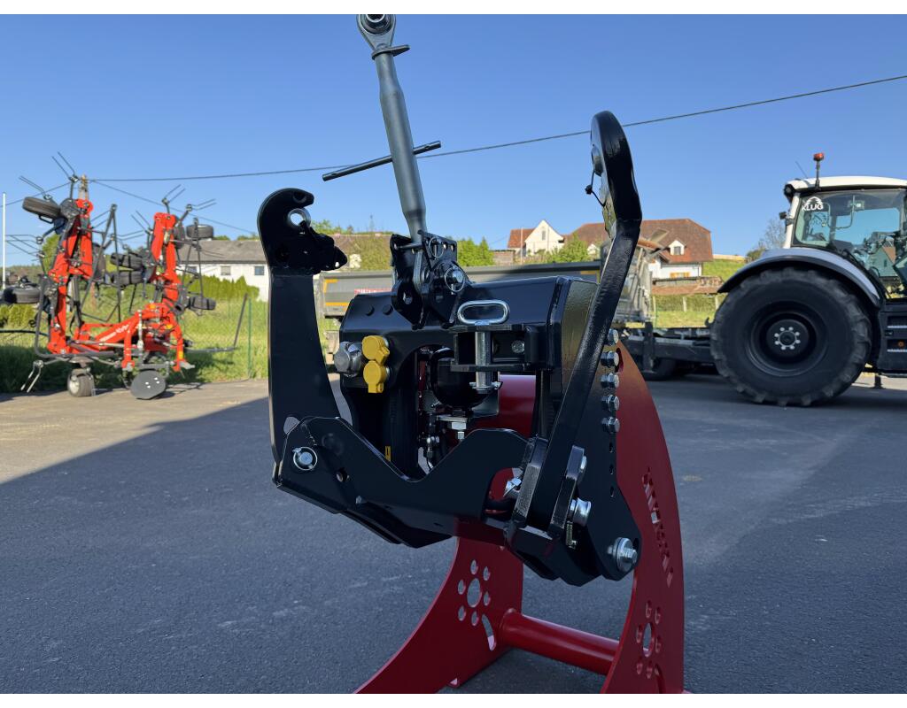 Lesnik Fronthydraulik SHL S25 mit 2,5 t Hubkraft 1
