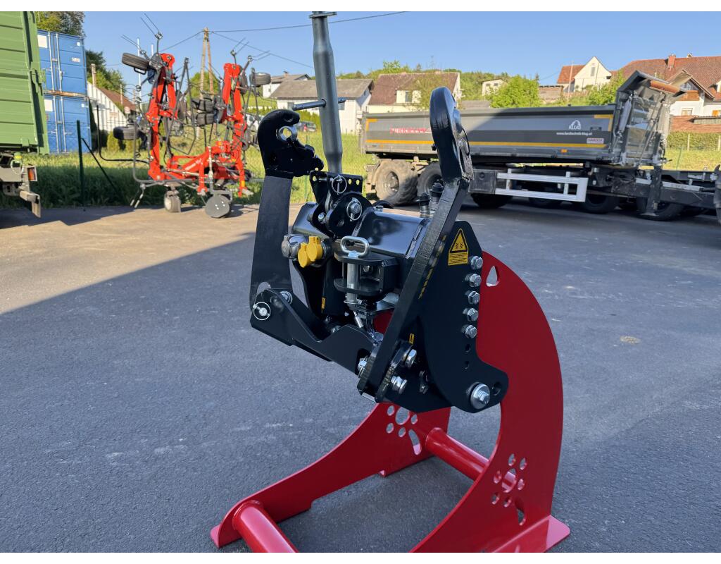 Lesnik Fronthydraulik SHL S17 mit 1,7 t Hubkraft 1
