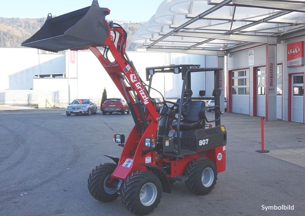 Grizzly 807 Hoflader inkl. 0,3 m³ Schaufel 3