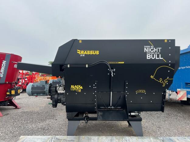 Celikel Rassus H4 Horizontalmischer mit Elektroantrieb, Förderband, Ladeschaufel