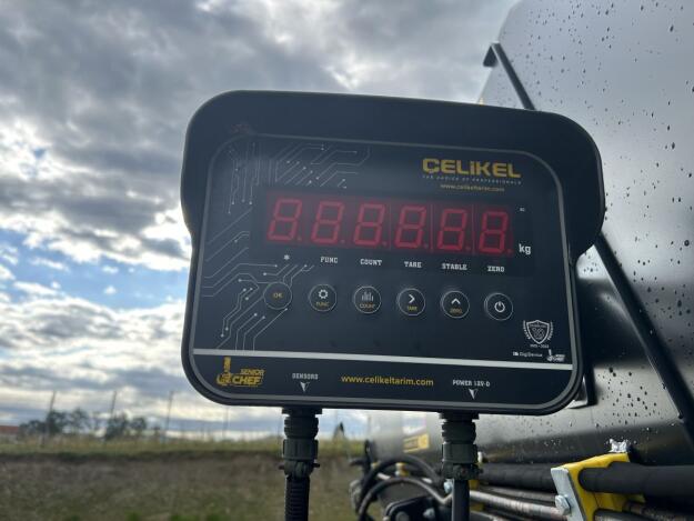 Celikel Rassus H4 Horizontalmischer mit Elektroantrieb, Förderband, Ladeschaufel